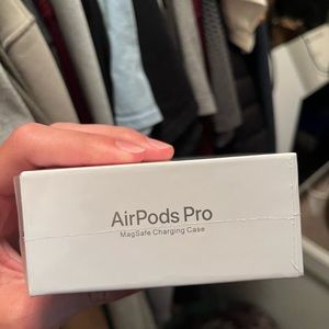 1:1 AirPod pros never opened